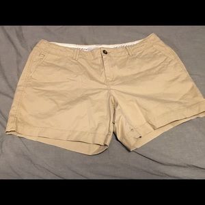 Khaki shorts, low rise